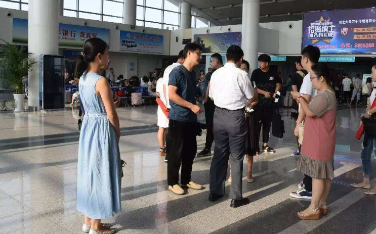 “最新零售业绩显示百货商店需要的不仅仅是修饰”