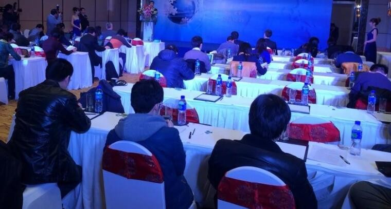 “澳大利亚的银行避开了金融危机然后他们自满了”