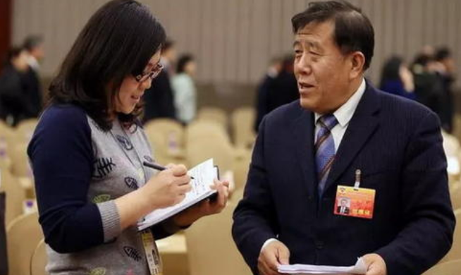 “由于巴西的Natura接近全股票交易雅芳股价上涨”