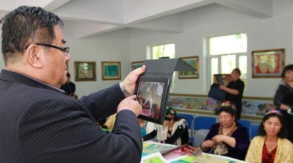 “由于高端智能手机放缓和持续的贸易战瑞银削减了苹果的价钱目”