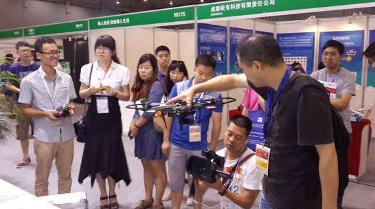 “Home Depot，Lowes和住房开发”