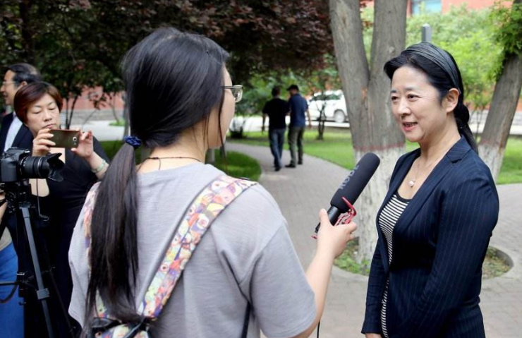 “Lowe表示澳大利亚央行将在下个月考虑降息”