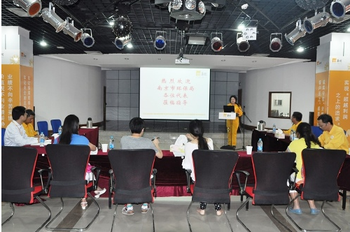 “黄金从15周高位回落后稳定下来降息希望支持”
