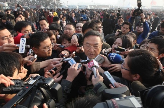 “科尔的土地与Fanatics达成协议在线销售其持牌运动装备”